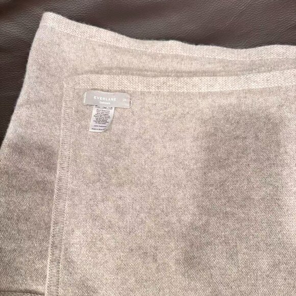 Everlane the Cashmere Scarf - Picture 1 of 2